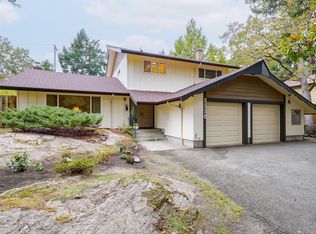 3536 Henderson Rd, Oak Bay, BC V8P 5B1