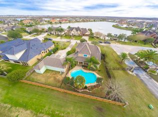2200 Lakeway Dr, Friendswood, TX 77546