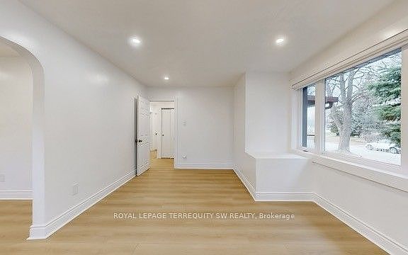 3rd image of 19 Hawthorne Rd