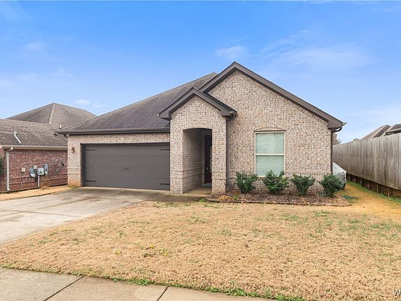 3rd image of 2746 Lily Cir
