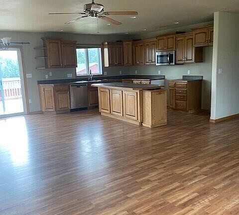 4th image of 1471 4th Ave E