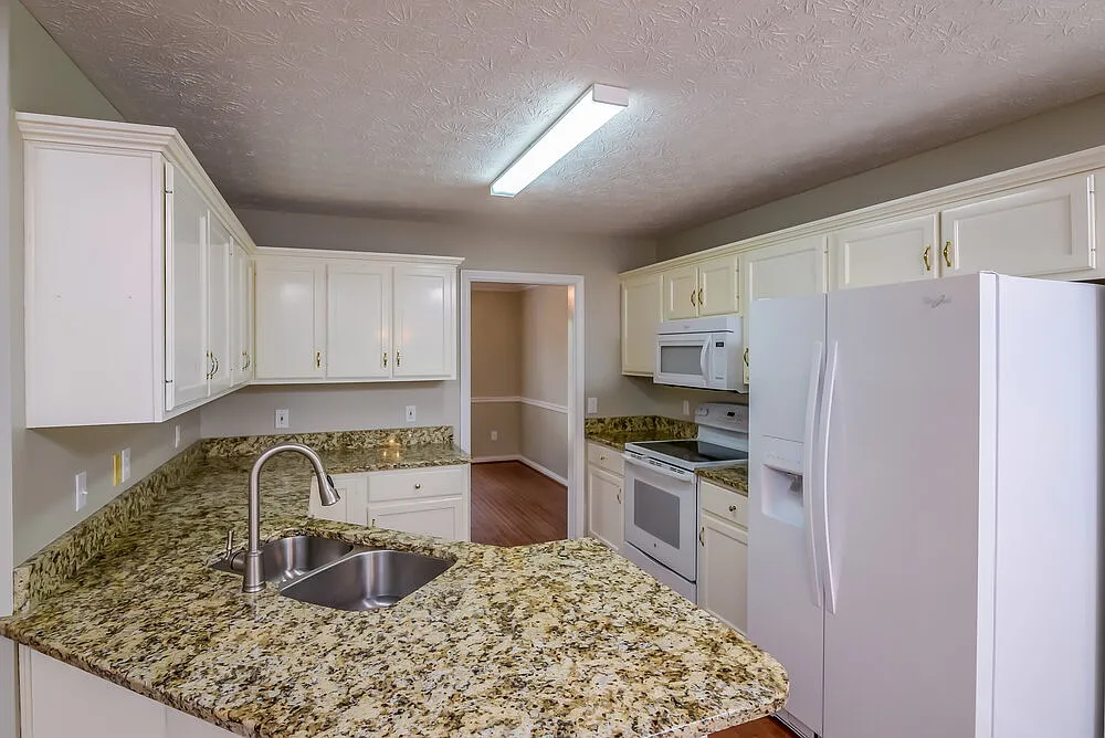 3 bed, 2.5 bath, 2275 sqft, $2,635 — Photo 4
