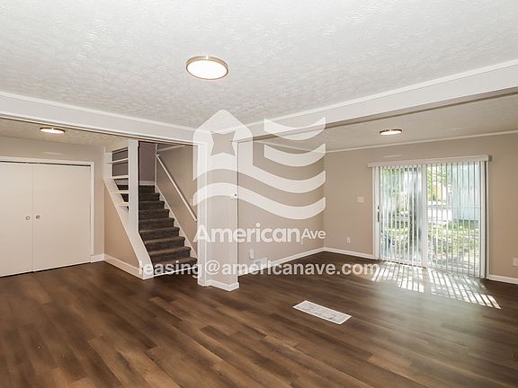 1632645_004_wm_-_living_room_12909646.jpg