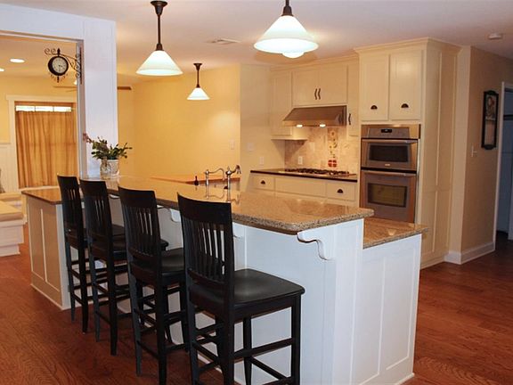 5th image of 2307 NE Village Dr