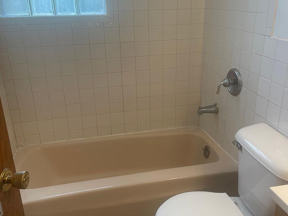 1st image of 721 Teal St N #1