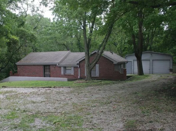 2011 NW Chipman Rd, Lees Summit, MO 64081