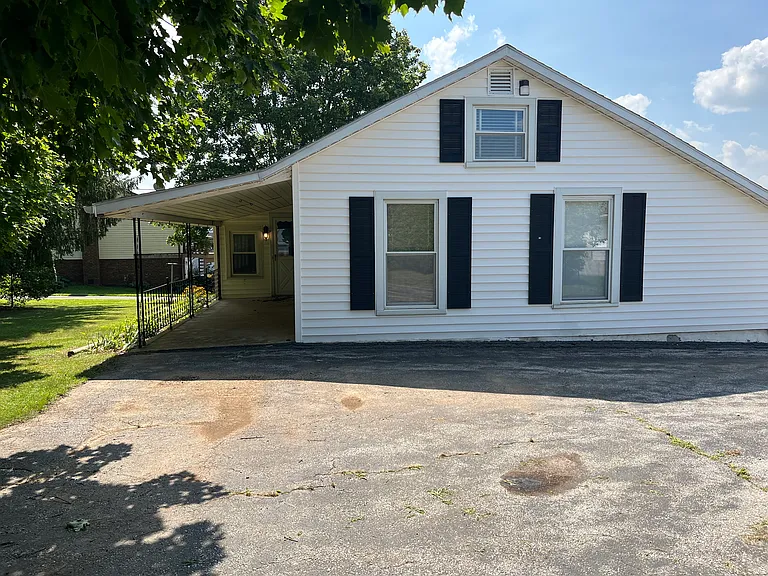 310 N Constitution Ave — Photo 13