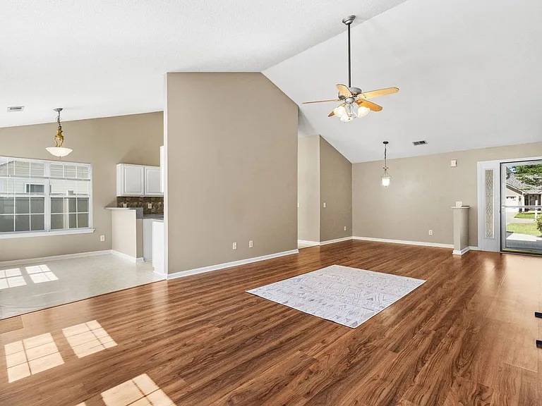 4681 Southgate Pkwy — Photo 10