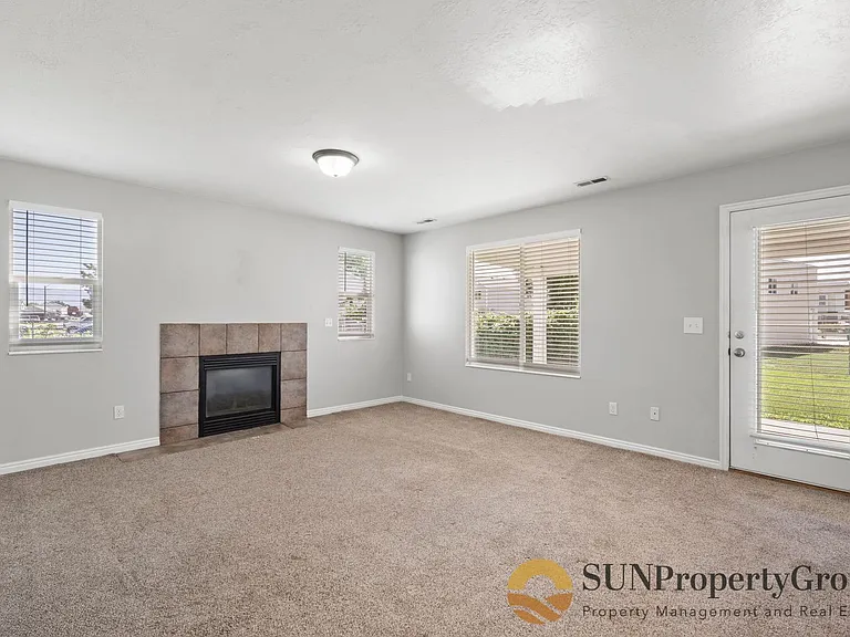 5458 S 4250 W — Photo 10