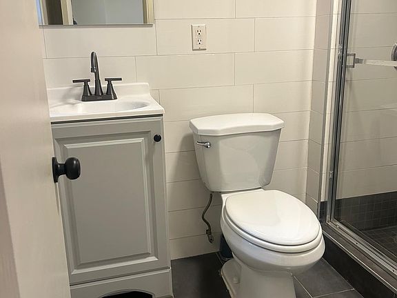 4th image of 482 Van Buren St #1