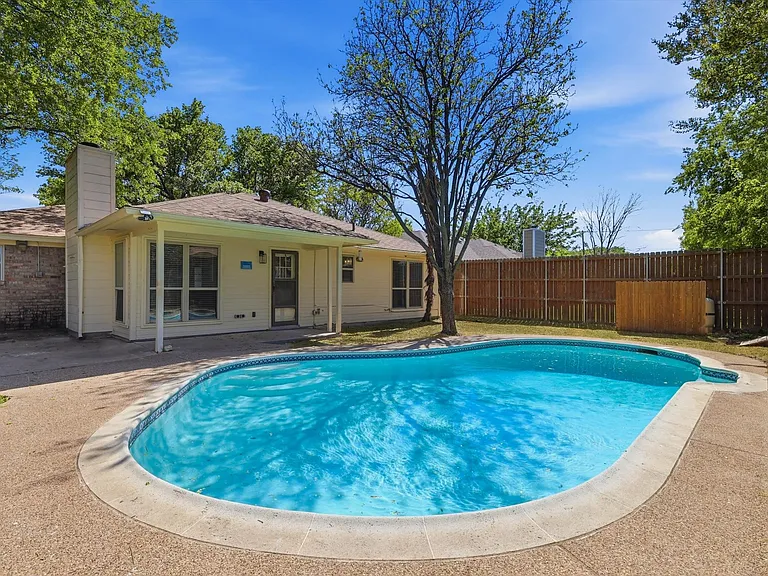 1140 W Hills Ter — Photo 23
