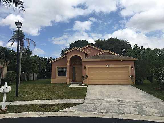 2nd image of 6404 Lansdowne Cir