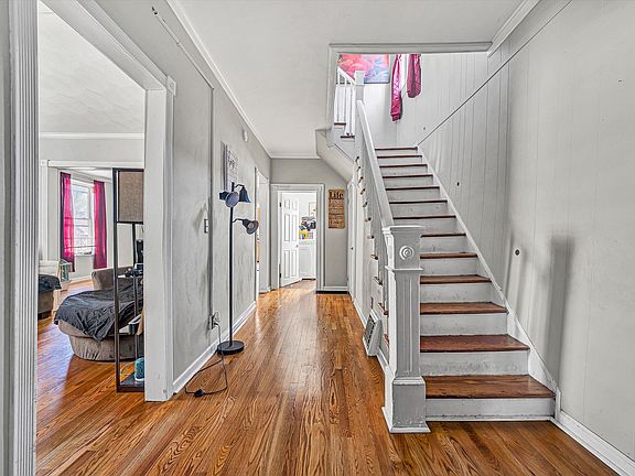 2nd image of 703 Elm Ave SE