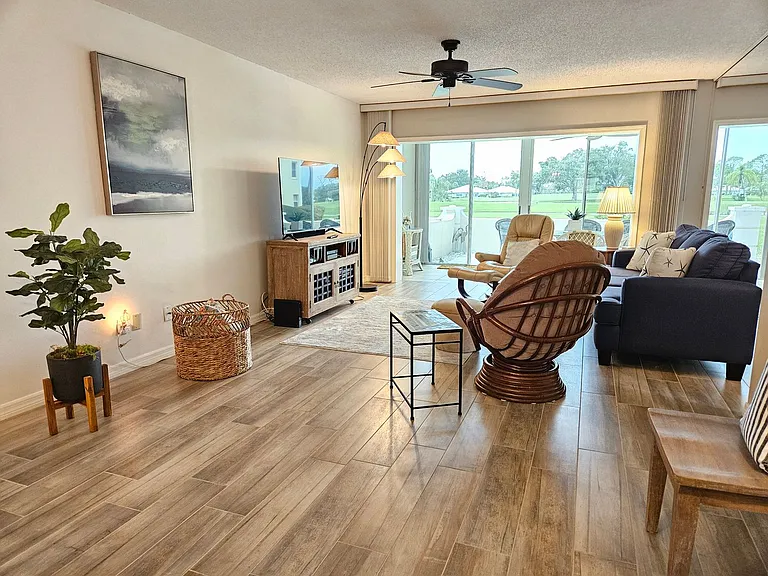 435 Cerromar Ln #329 — Photo 7