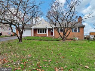 88 N Hershey Ave, Leola, PA 17540