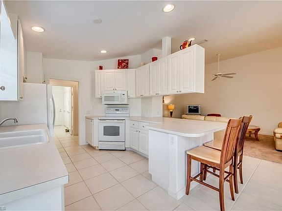 3rd image of 28015 Boccaccio Way