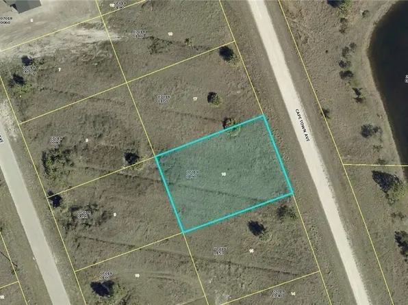 954 Capetown Ave, Lehigh Acres, FL 33974