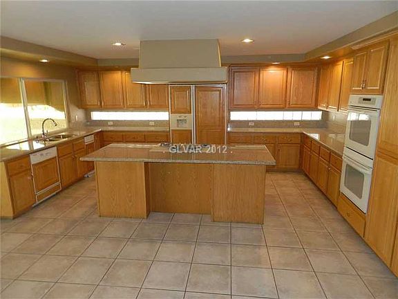 3rd image of 8720 Castle Hill Ave