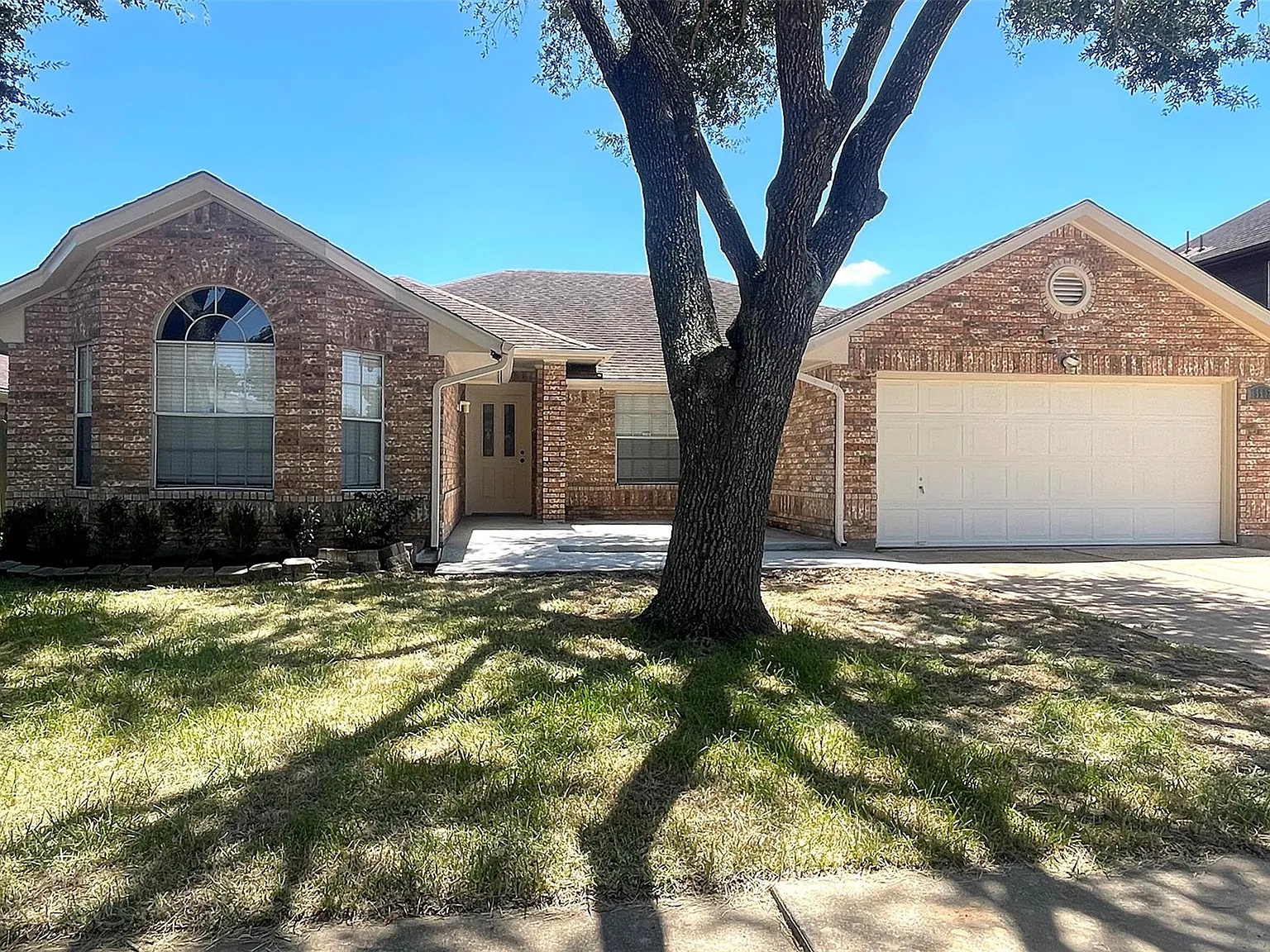3 bed, 2.0 bath, 1821 sqft, $1,995 — Photo 1