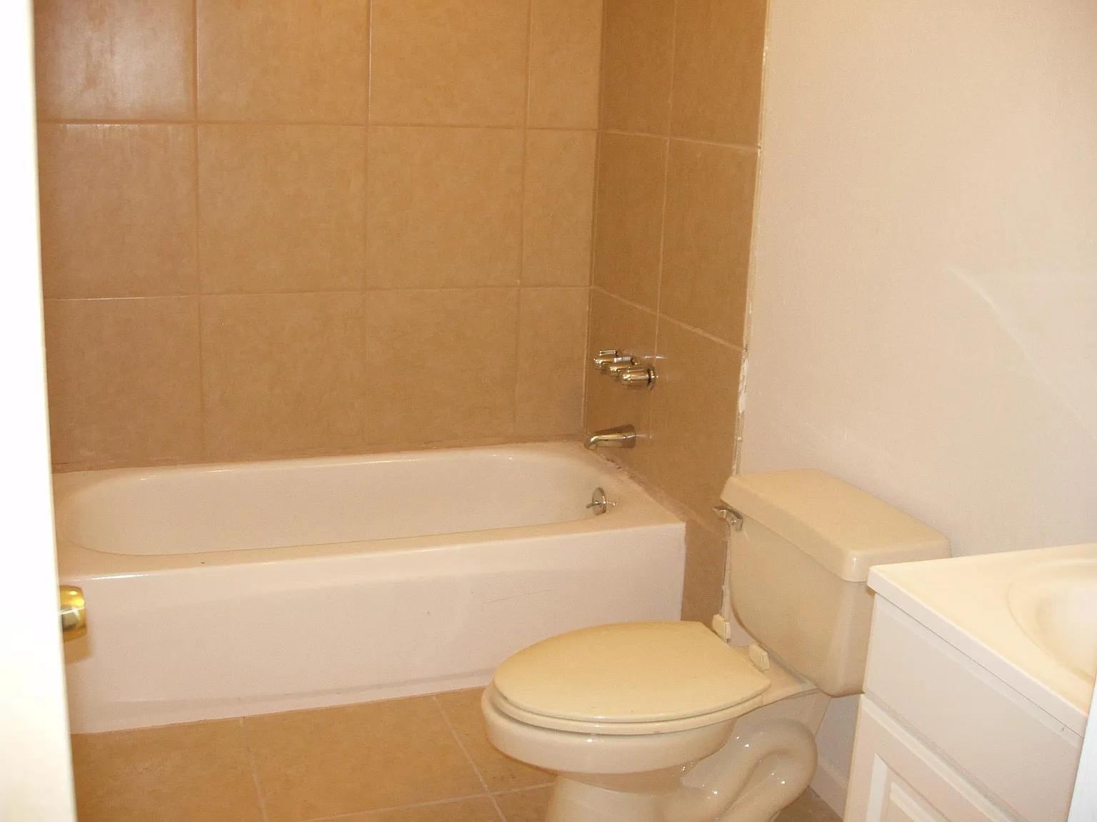 3 bed, 950 sqft, $1,150 — Photo 4