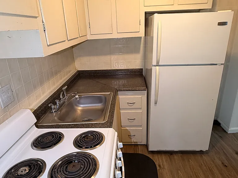 117 Walnut St #1 — Photo 7