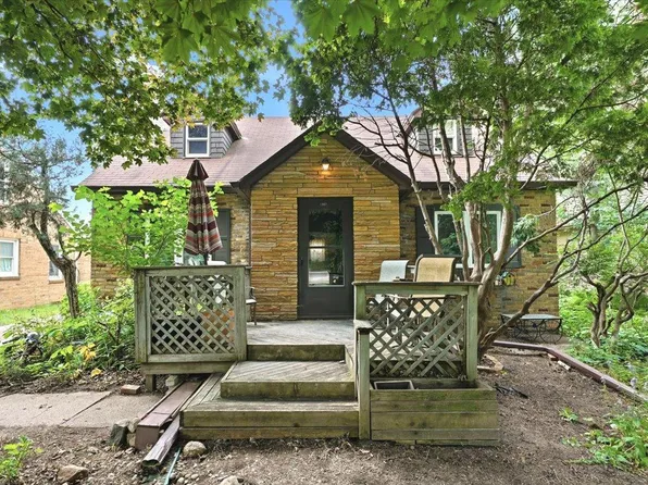 1907 Snelling Ave N, Falcon Heights, MN 55113
