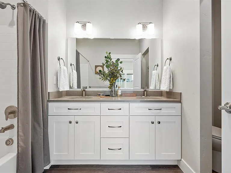 Cedar Crossing Luxury Townhomes — Photo 62