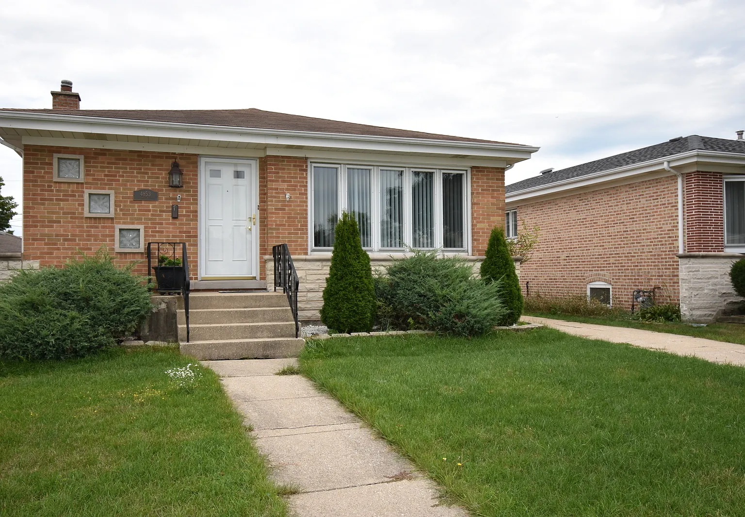 4853 N Knight Ave photo 1