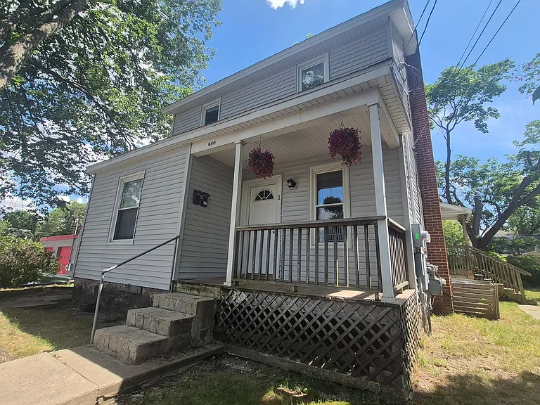 850 Fulton St W — Photo 2