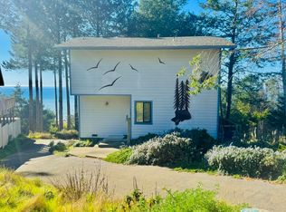 765 Upper Pacific Dr, Whitethorn, CA 95589