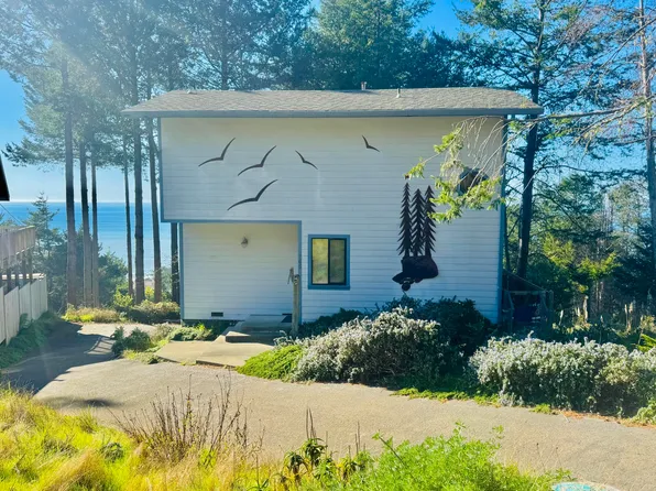 765 Upper Pacific Dr, Whitethorn, CA 95589