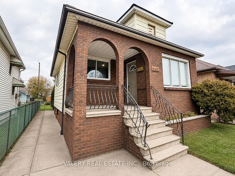 1102 Langlois Ave — Photo 2