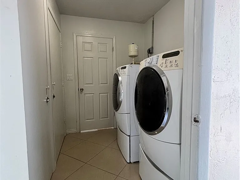 209 Punta Alta Ct — Photo 17