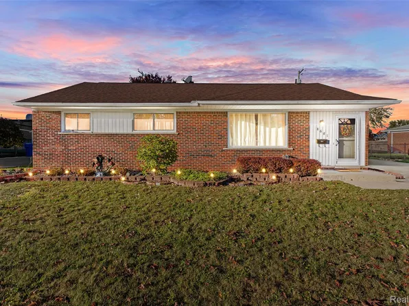 8681 Whitefield St, Dearborn Heights, MI 48127