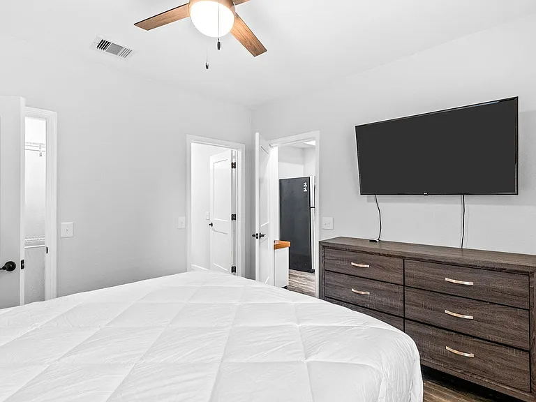 412 Waco Ave — Photo 11