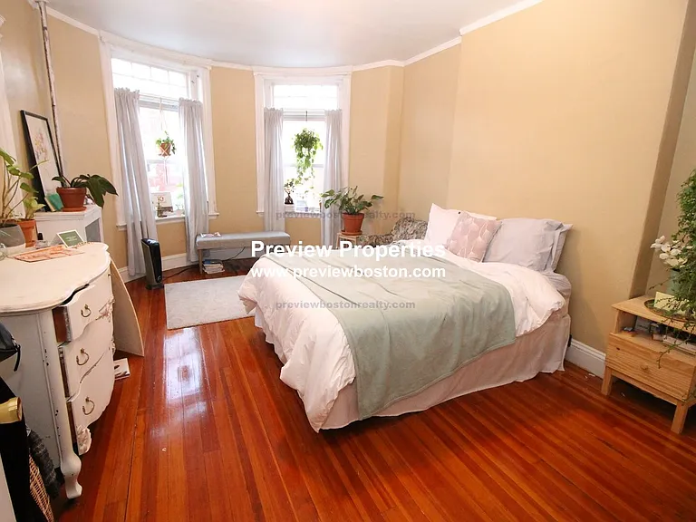Strathmore Rd — Photo 10