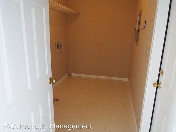 3rd image of 901 W Boulevard St APT B
