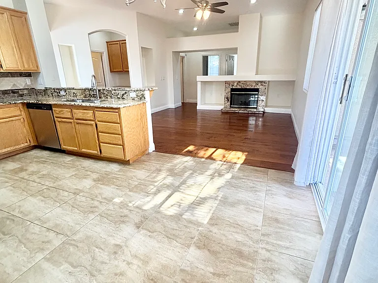 981 Pearce Ct — Photo 10