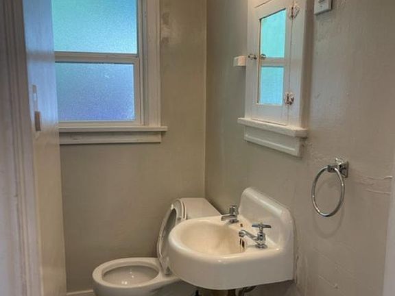 5th image of 1006 Pennsylvania Ave APT 1