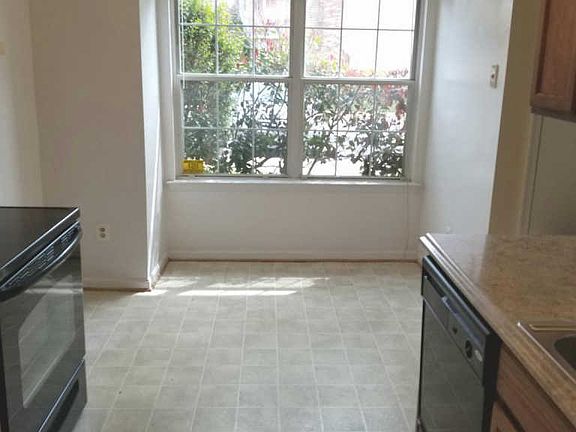 3rd image of 2821 Lee Landing Ct