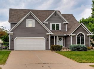 13927 Buena Vista Dr, Urbandale, IA 50323