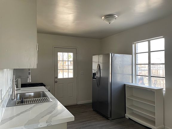 New renovation of kitchen, quartz countertops.