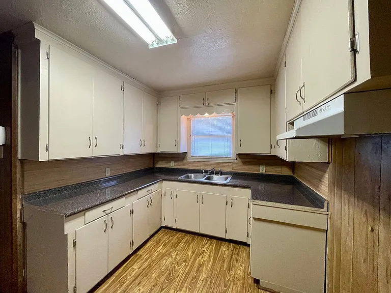 4780 El Paso Ave — Photo 3