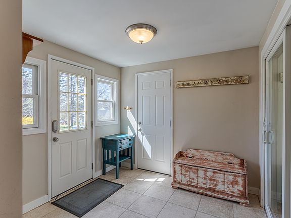 4th image of 49 Glenwood Avenue