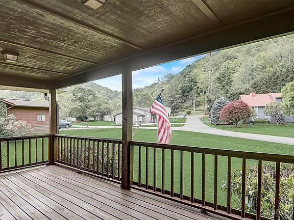 3rd image of 158 Clearwater Dr