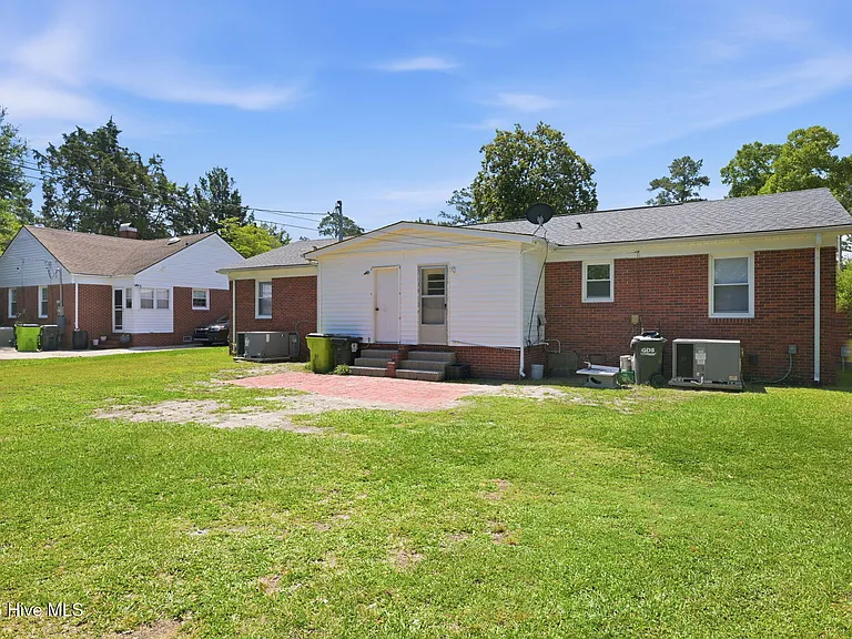 1714 Lucerne Way — Photo 18
