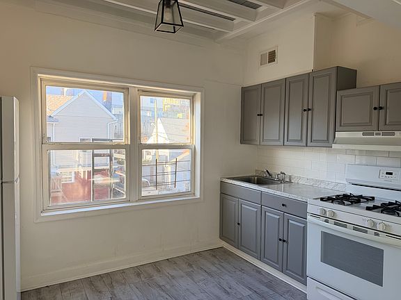 4th image of 324 Summer Ave #3