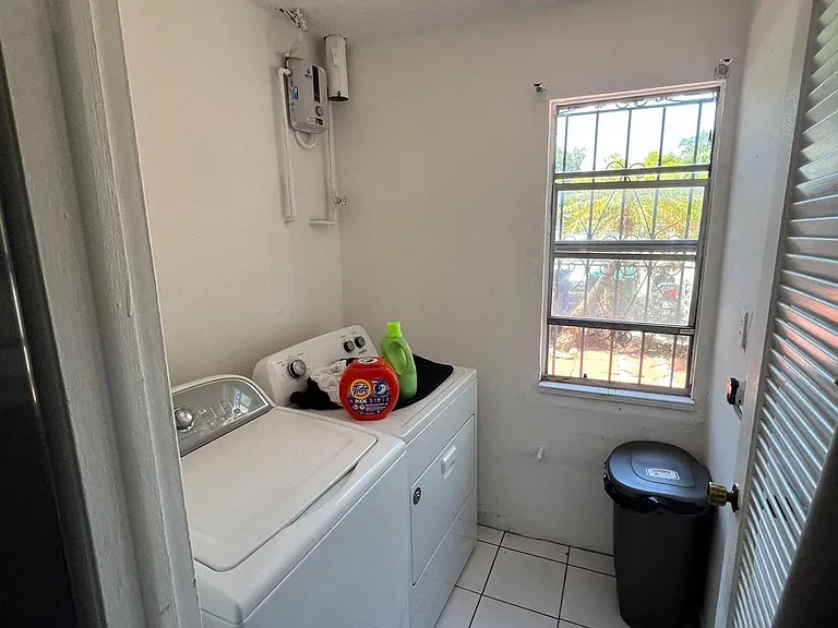 625 NW 10th St — Photo 9