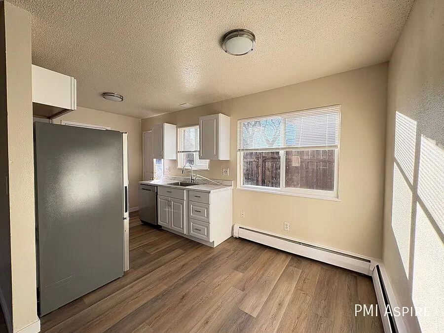 2 Bedroom 1.5 Bath Townhouse Style Apartment — Photo 4