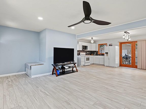 2nd image of 2033 Westview Ave